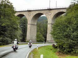 001_Eisenbahnbrücke im Sinngrund bei der Anfahrt zum Odenwald